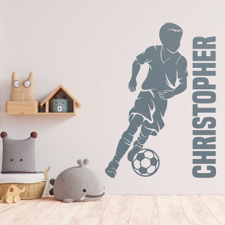 Kinderzimmer Wandtattoo: Silhouette eines Fußballkindes mit personalisierte